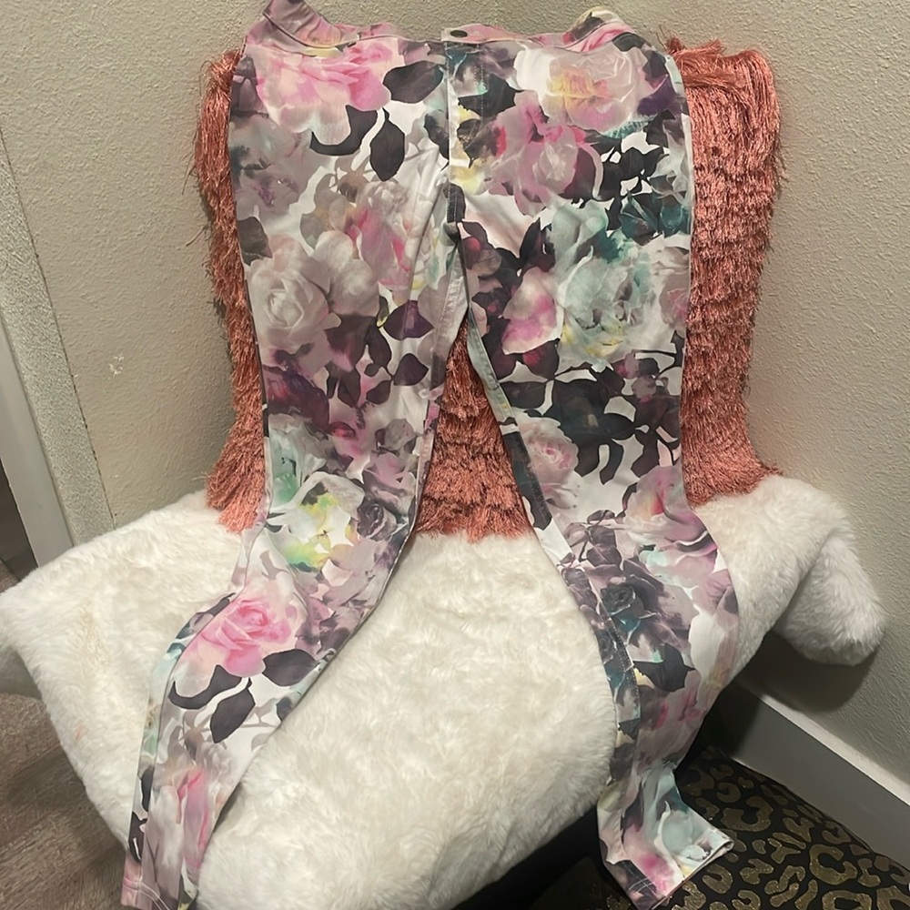 Very nice spring Hue leggings